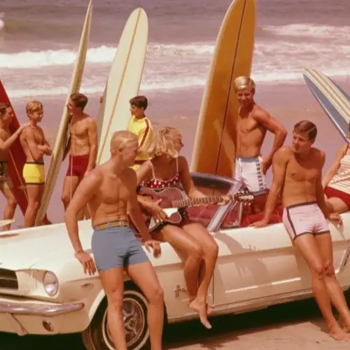33 Vintage Beach Bum Photos That Will Have You Heading For The Coast