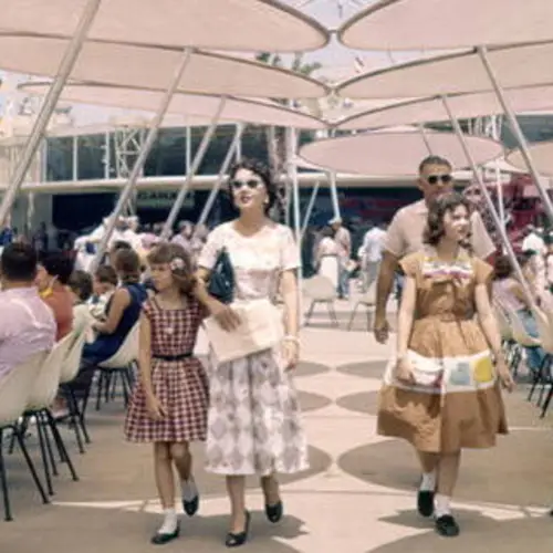 30 Photos Of Disneyland During Its Mid-Century Heyday