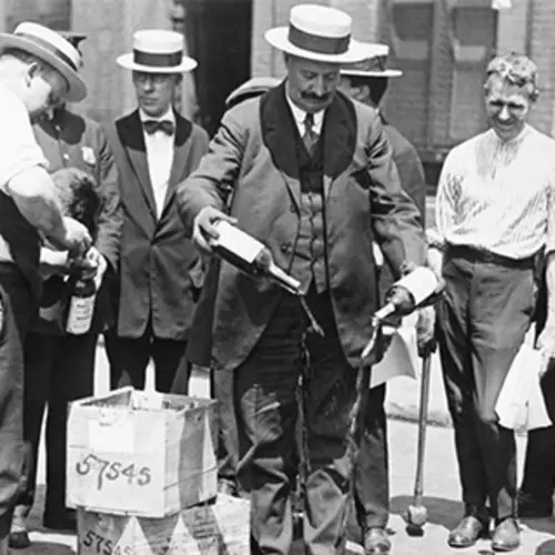 10,000 People Died Because The Government Poisoned Alcohol During Prohibition