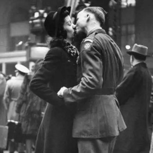 25 Heartbreaking Wartime Goodbyes Of Decades Past