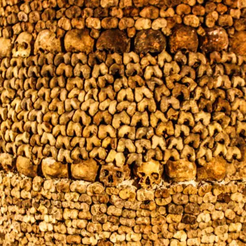 28 Photos Of The World's Biggest Crypt — The Paris Catacombs