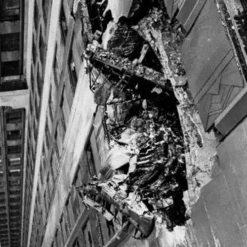 12 Dramatic Photos Of The Empire State Building Plane Crash