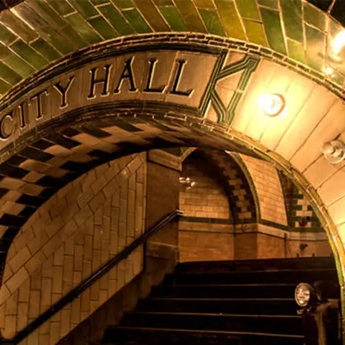 Inside City Hall Station, New York City's Beautiful And Abandoned Subway Station