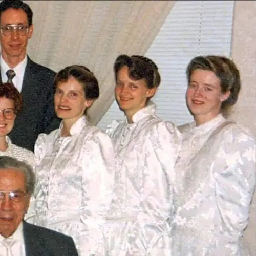33 Shocking Photos Of Life Inside The FLDS, Warren Jeffs' Radical Polygamist Cult