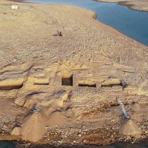 Drought Reveals Stunning Ancient Palace In Dried-Up Water Reservoir In Iraq