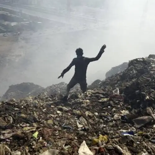 21 Startling Images Of India's Biggest Landfill That's Almost As Tall As The Taj Mahal