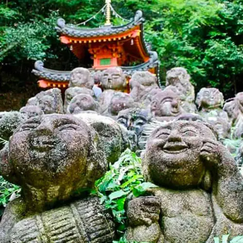 Discover Otagi Nenbutsu-Ji, The Buddhist Temple 'Guarded' By 1,200 Whimsical Statues