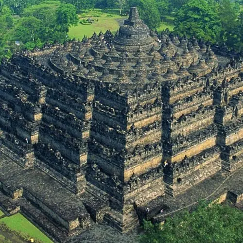 25 Breathtaking Photos Of Borobudur, The Ancient Temple Of 500 Buddhas