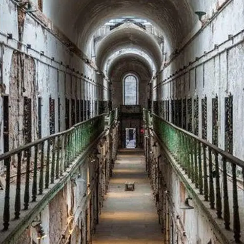 44 Photos From The Hallowed And Haunted Halls Of The Abandoned Eastern State Penitentiary