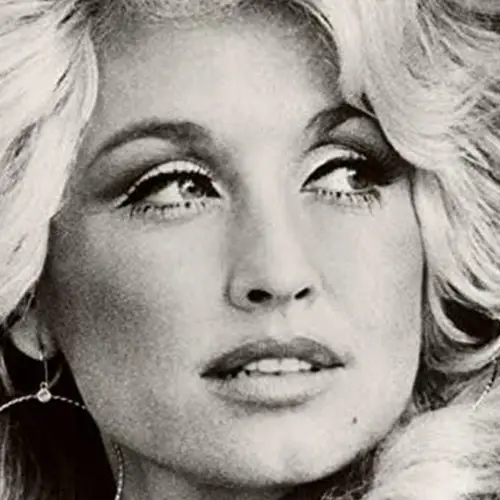 44 Glamorous Photos Of Dolly Parton, Country Music's Greatest Diva