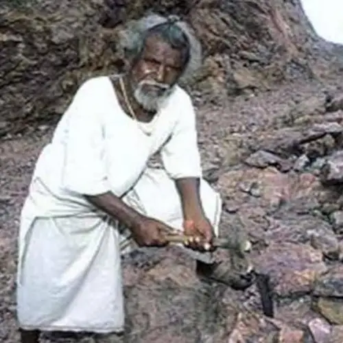 Dashrath Manjhi, The 'Mountain Man' Who Spent 22 Years Carving A Lifesaving Road Through A Treacherous Mountain