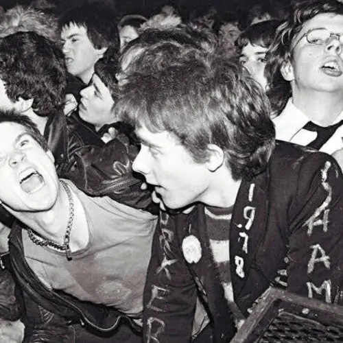 32 Intimate Images From The Heyday Of British Punk