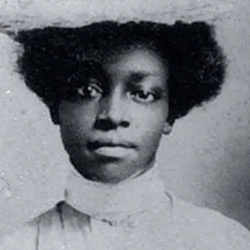 27 Rarely Seen Photos Of 'High-Society' Black Women During The Victorian Era