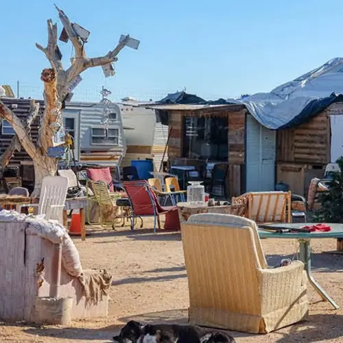 Inside California's Slab City, Where People Go To Live Way Off The Grid