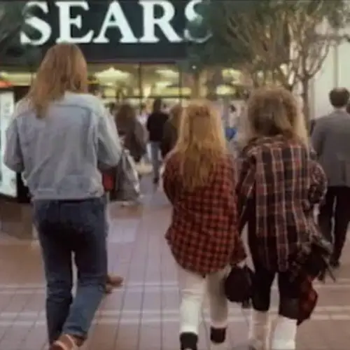44 Photos That Capture The Height Of America's Mall Culture