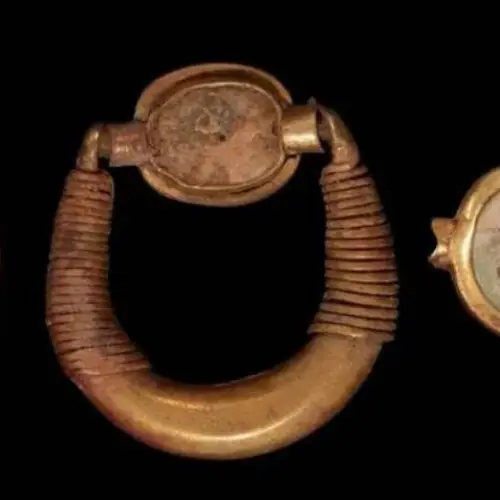 Archaeologists Just Discovered A 3,500-Year-Old Jewelry Collection In An Egyptian Necropolis