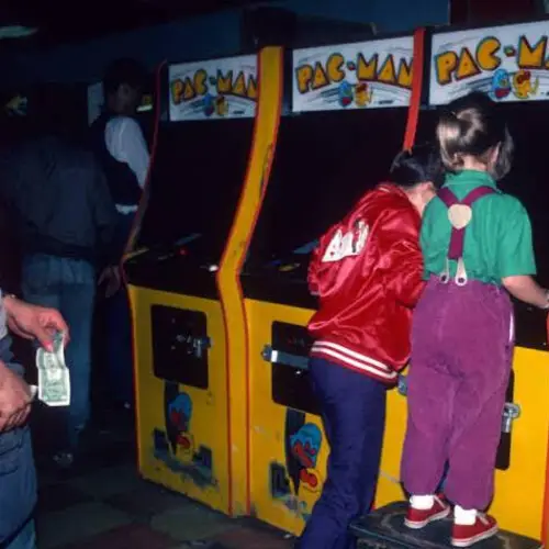 31 Images That Capture The Height Of Arcade Culture Of The '70s And '80s