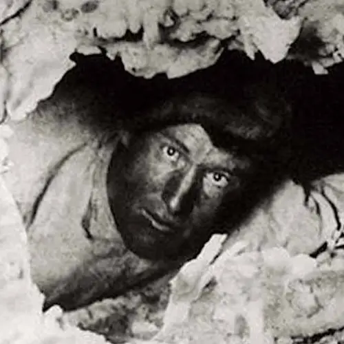 The Agonizing Death Of Floyd Collins, The Cave Explorer Who Was Trapped Underground For 17 Days Before He Finally Perished