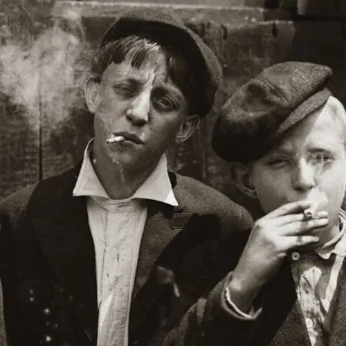 44 Vintage Photos Of The Real-Life Newsboys Who Peddled Papers On The Streets Of America And Inspired 'Newsies'