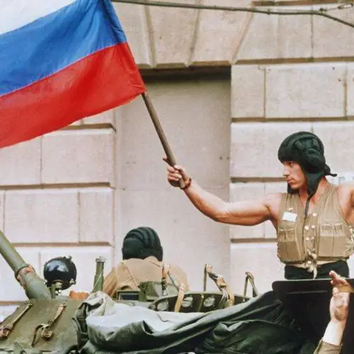 55 Striking Photographs That Capture The Historic Fall Of The Soviet Union