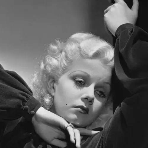 35 Vintage Photos Of Jean Harlow, The 1930s Sex Symbol Who Took Hollywood By Storm