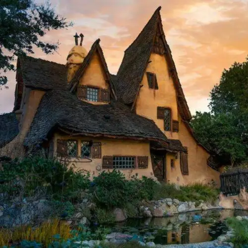 25 Enchanting Photos Of Spadena House, The Storybook Cottage In The Middle Of Beverly Hills