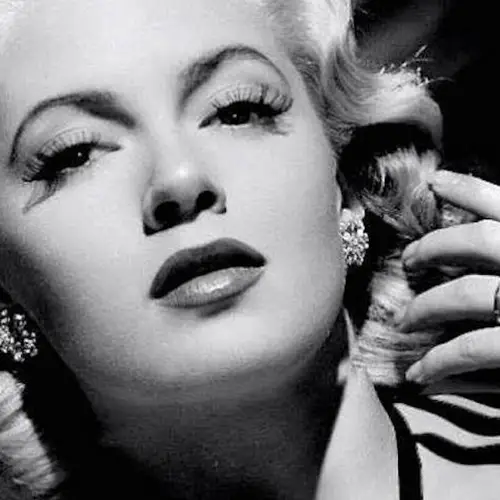 27 Jaw-Dropping Photos Of Lana Turner, The Troubled Femme Fatale Of Golden Age Hollywood