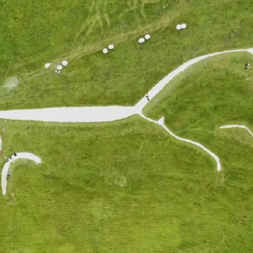 The Enigmatic Story Of The Uffington White Horse, England's Ancient Chalk Drawing That's Now Been Restored To Its Former Glory