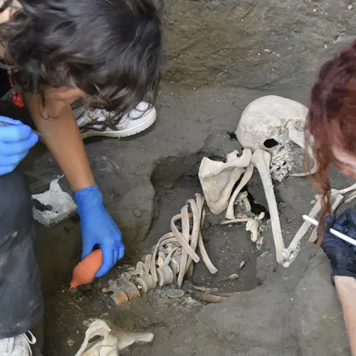 Skeletons Of A Man And A Woman Trapped In Their Bedroom During The Eruption Of Mount Vesuvius Were Just Found In Pompeii