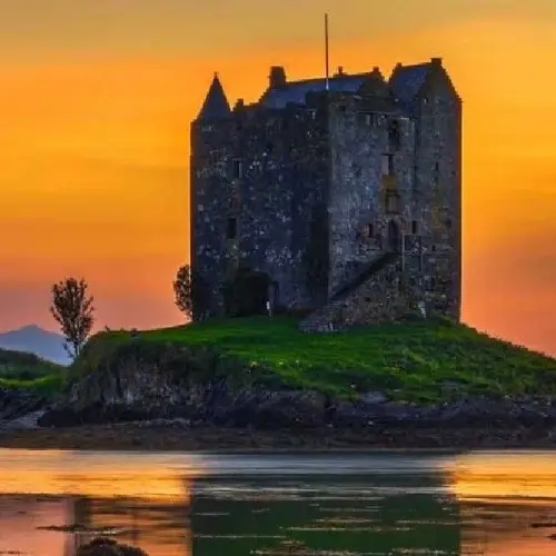 The Dramatic History Of Castle Stalker, The Picturesque Scottish Fortress In The Middle Of A Lake