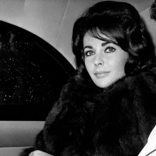 33 Iconic Photos Of Elizabeth Taylor, The 'Queen Of Hollywood'