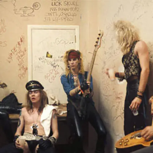 33 Vintage Backstage Photos Of History's Most Famous Musicians