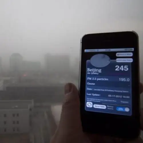 The Suffocating Smog Of Beijing In 19 Startling Photographs