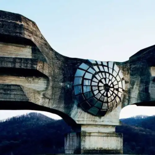 40 Chillingly Beautiful Abandoned Photographs