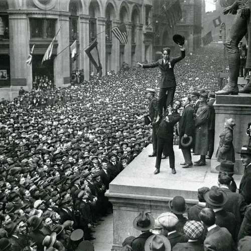 Bombs, Fat Cats, And Charlie Chaplin: Here's What Wall Street Looked Like In The Early 20th Century