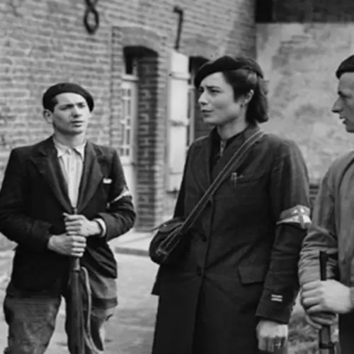 31 Rousing Photos Of The French Resistance In Action