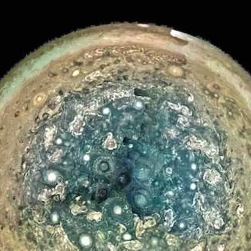 NASA's $1 Billion Probe Just Sent Back Photos of Jupiter Like You've Never Seen It Before