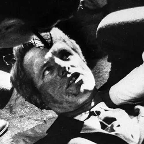 29 Shocking Photos Of Modern History's Most Infamous Assassinations