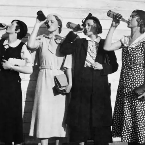 33 Photos Of Flappers That Show The Jazz Age It Girls In Action