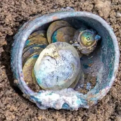 A Trove Of 900-Year-Old Crusade-Era Gold Coins Was Discovered In Israel On The First Night Of Hanukkah