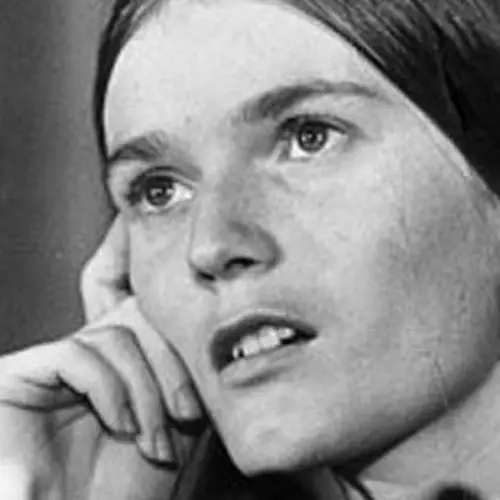Linda Kasabian Was Charles Manson's Lover Until She Brought The Whole Manson Family To Justice