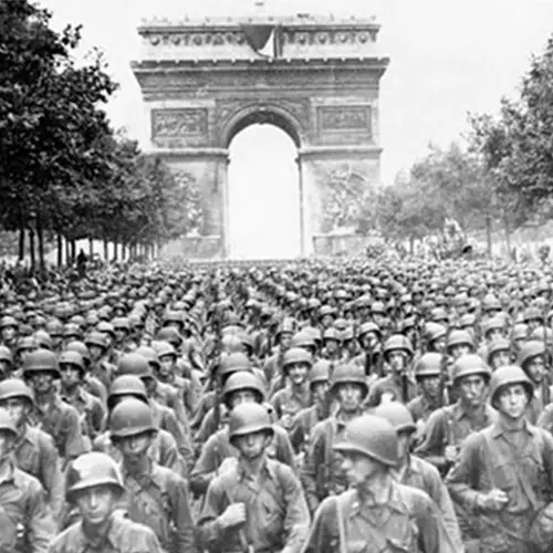 33 Photos Inside The Liberation Of Paris, When The French Capital Was Freed Of Nazi Control