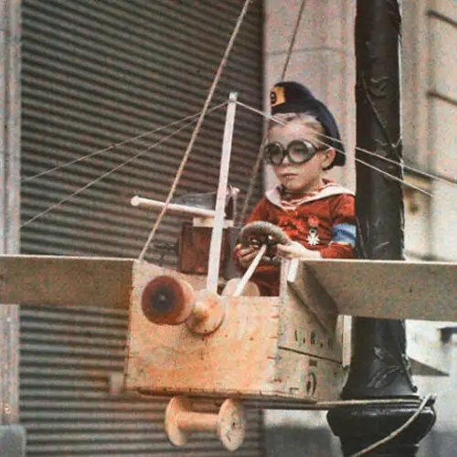 These 77 Images Are Some Of The World's First Color Photos