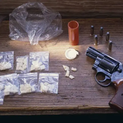 33 Harrowing Photos Of The Crack Epidemic That Devastated America's Cities