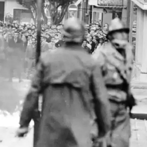33 Powerful Photos Of The French-Algerian War That Most People Haven't Seen