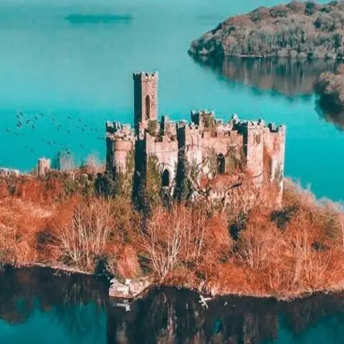 27 Stunning Photos Of McDermott's Castle, The Irish Palace With A Haunting Secret
