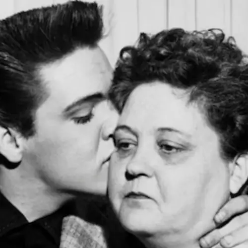 22 Elvis Presley Facts That Reveal The Man Behind 'The King Of Rock 'N' Roll'