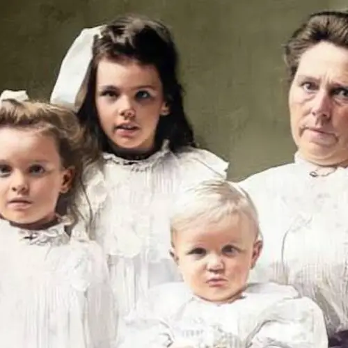 27 Vintage Photos Of Woman Criminals Brought To Life In Stunning Color
