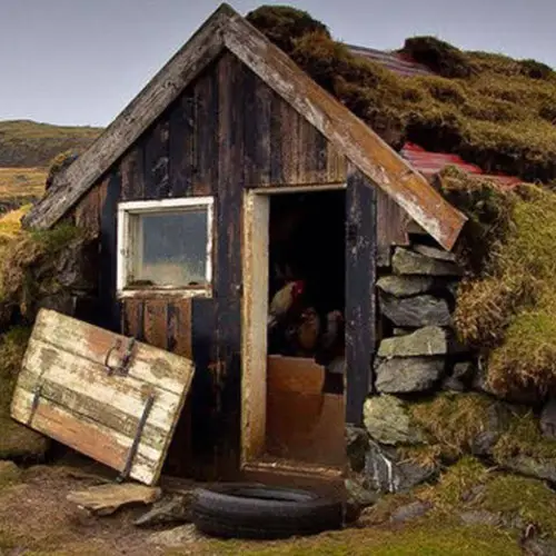 Charmed, Cursed, And Definitely Haunted: 44 Abandoned Homes From Around The World