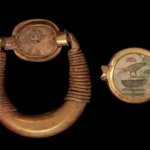 Archaeologists Just Discovered A 3,500-Year-Old Jewelry Collection In An Egyptian Necropolis